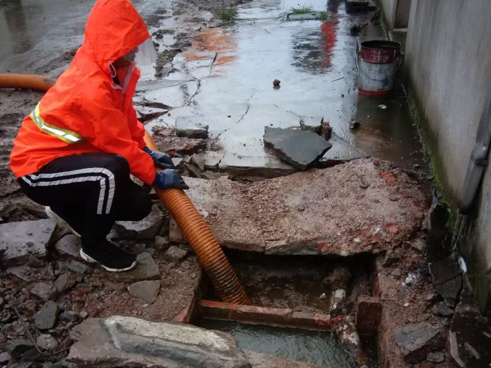 合肥专业清理污水池 炜誉市政以规范流程守护城市 “肠道”